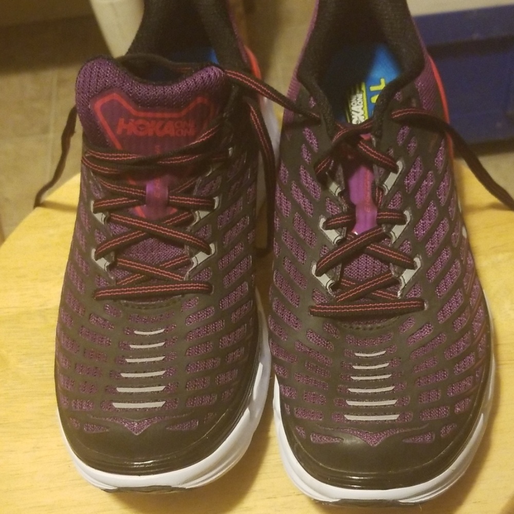 Hoka one one w vanquish 3